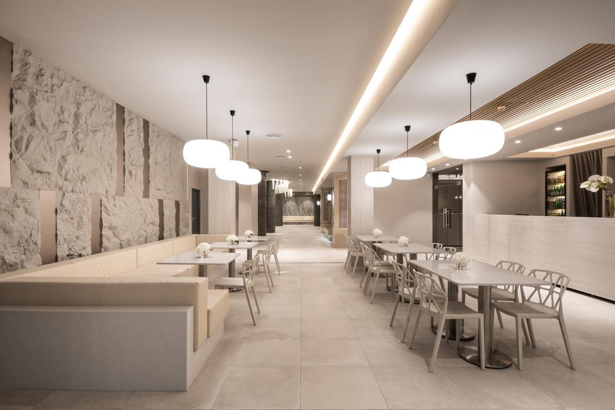Aquaperla Hotel & Spa Chişinǎu Buitenkant foto